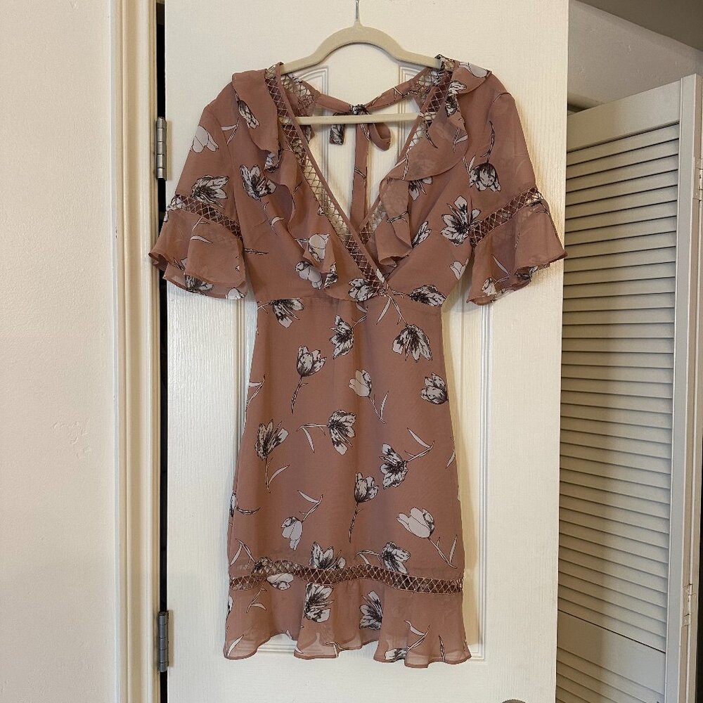 Bardot (Revolve) Dusty Pink & White Floral Short Sleeve Ruffle Mini Dress | 2